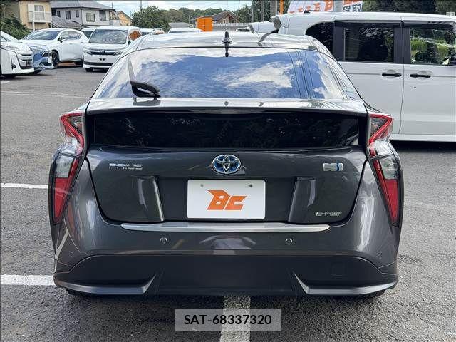 Toyota PRIUS 2016-06 8458252-22