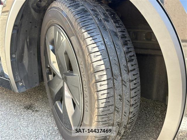 Toyota PRIUS 2023-08 8526699-11