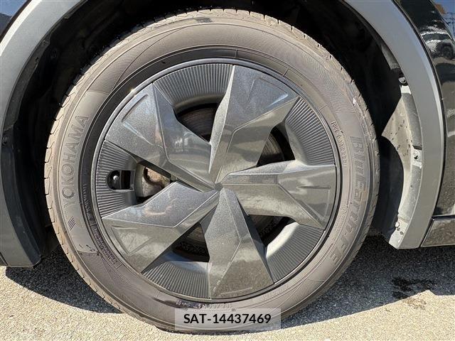 Toyota PRIUS 2023-08 8526699-12
