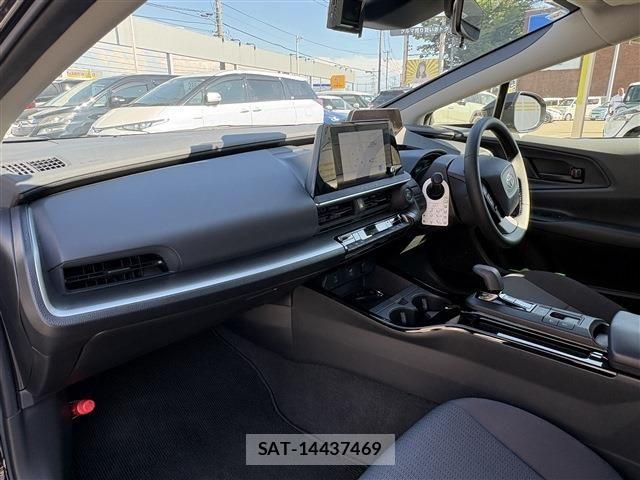 Toyota PRIUS 2023-08 8526699-18