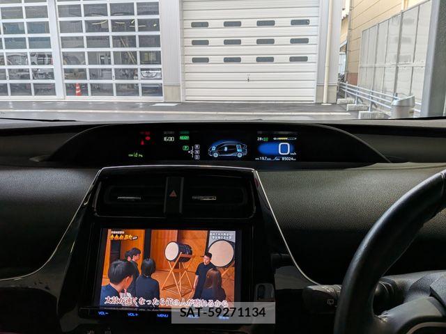 Toyota PRIUS 2016-10 8526708-13