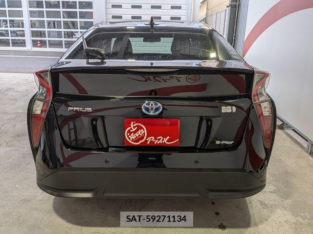 Toyota PRIUS 2016-10 8526708-2