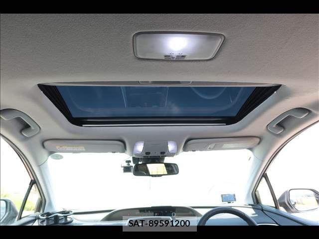 Toyota PRIUS 2017-08 8526702-9