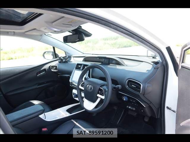 Toyota PRIUS 2017-08 8526702-10