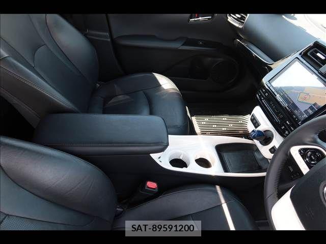 Toyota PRIUS 2017-08 8526702-11