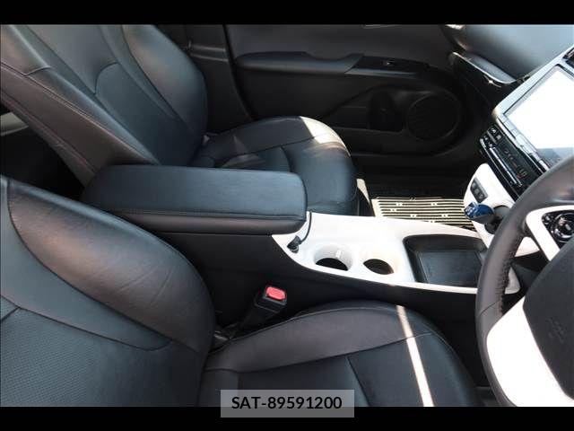 Toyota PRIUS 2017-08 8526702-13