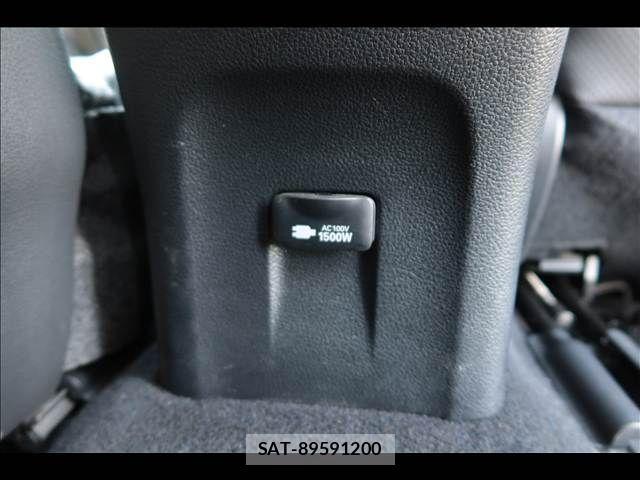 Toyota PRIUS 2017-08 8526702-15