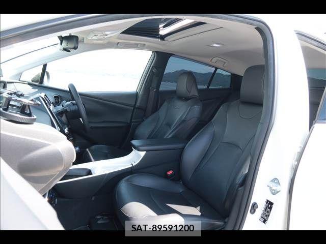 Toyota PRIUS 2017-08 8526702-16