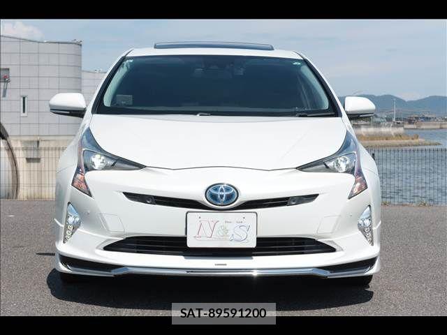 Toyota PRIUS 2017-08 8526702-1
