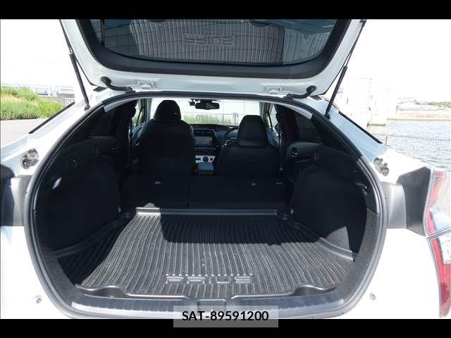 Toyota PRIUS 2017-08 8526702-20
