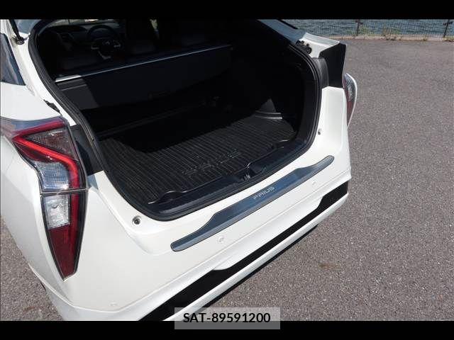 Toyota PRIUS 2017-08 8526702-23