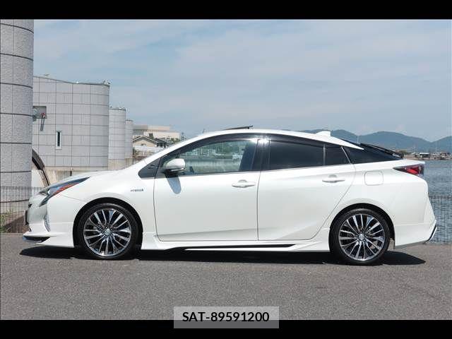 Toyota PRIUS 2017-08 8526702-2