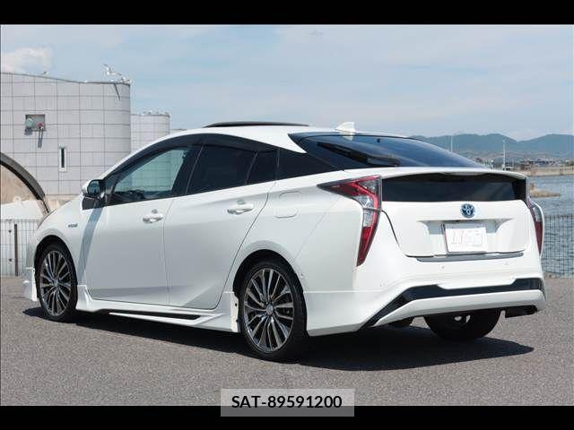 Toyota PRIUS 2017-08 8526702-3