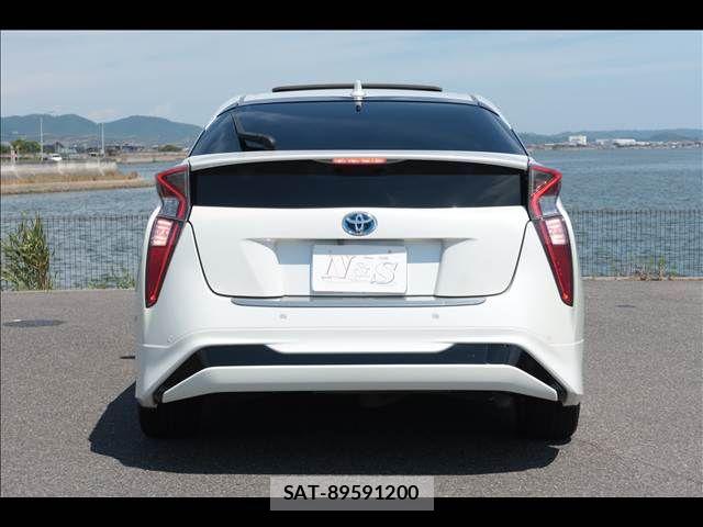 Toyota PRIUS 2017-08 8526702-4