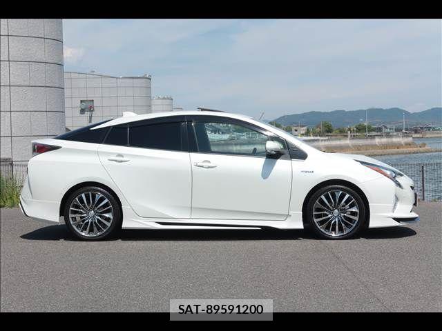 Toyota PRIUS 2017-08 8526702-6