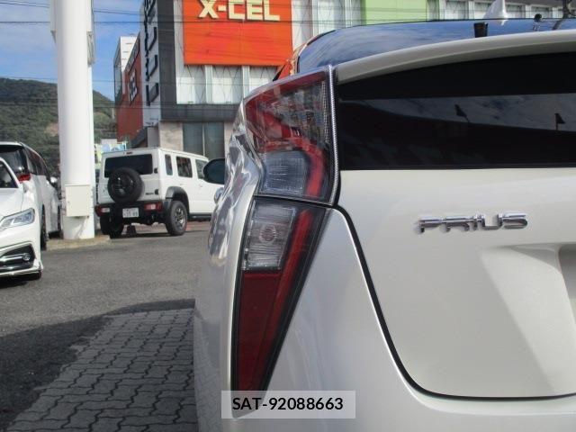 Toyota PRIUS 2016-10 8526709-11