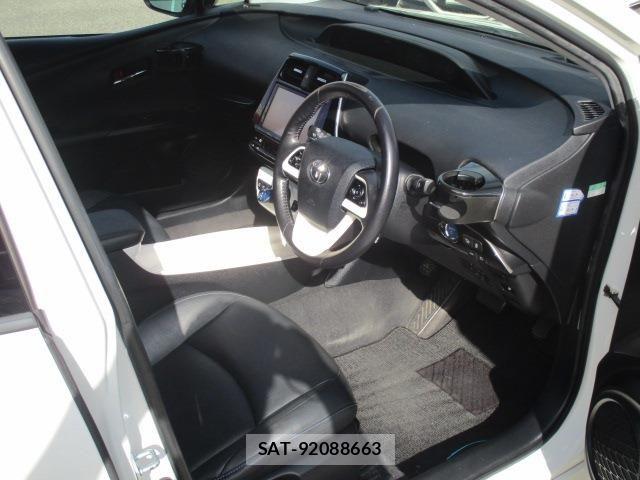 Toyota PRIUS 2016-10 8526709-21