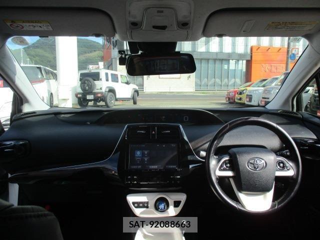 Toyota PRIUS 2016-10 8526709-24