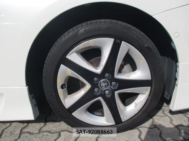 Toyota PRIUS 2016-10 8526709-26