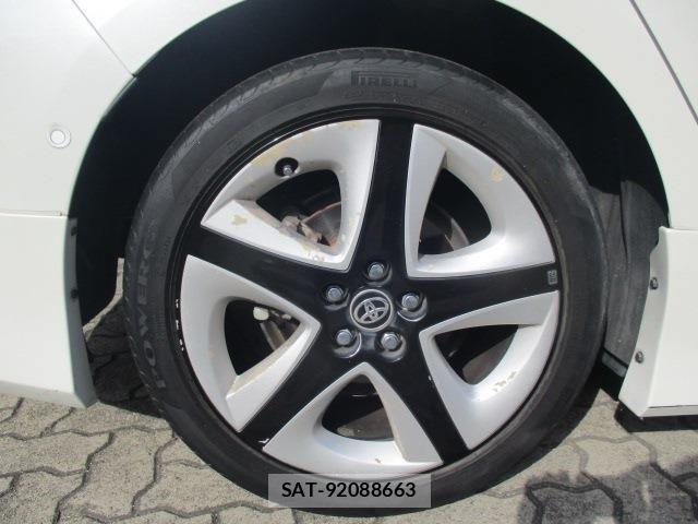 Toyota PRIUS 2016-10 8526709-27