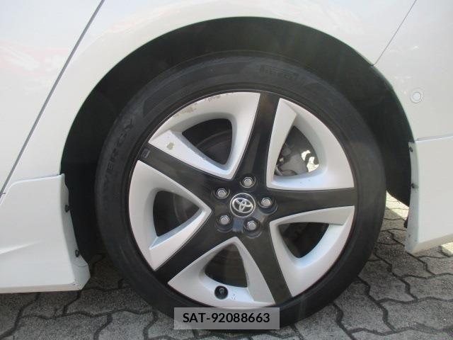 Toyota PRIUS 2016-10 8526709-28