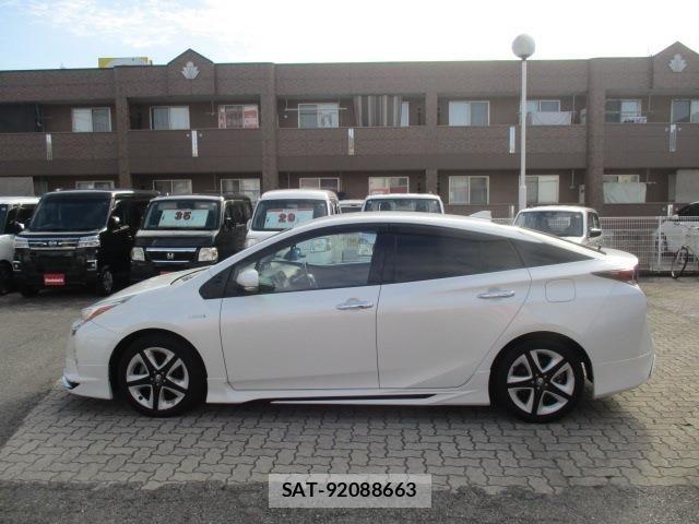 Toyota PRIUS 2016-10 8526709-7