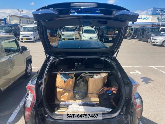 Toyota PRIUS 2018-03 8563271-9