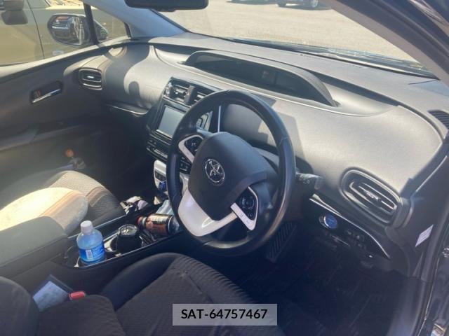Toyota PRIUS 2018-03 8563271-12