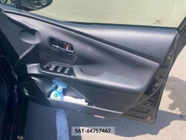 Toyota PRIUS 2018-03 8563271-13