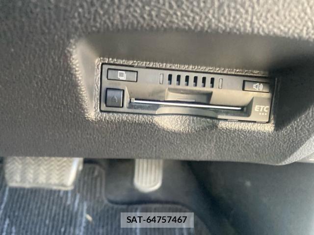 Toyota PRIUS 2018-03 8563271-16