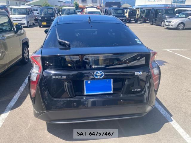 Toyota PRIUS 2018-03 8563271-6