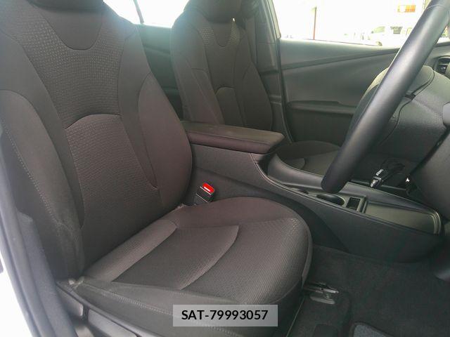 Toyota PRIUS 2019-07 8563270-13