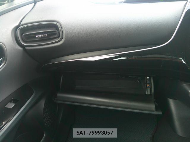 Toyota PRIUS 2019-07 8563270-24