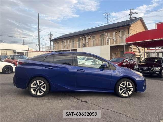 Toyota PRIUS 2017-12 8563272-15