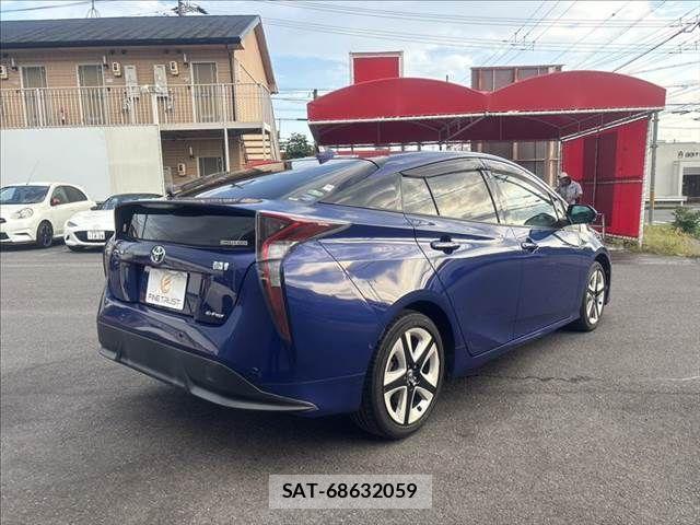 Toyota PRIUS 2017-12 8563272-16