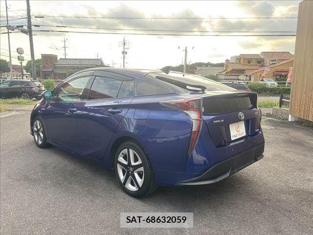 Toyota PRIUS 2017-12 8563272-18