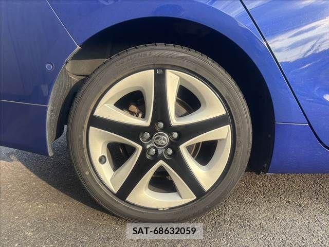 Toyota PRIUS 2017-12 8563272-26