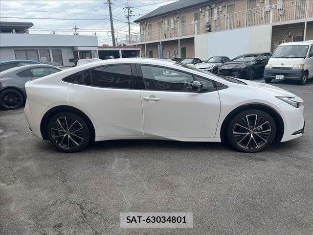 Toyota PRIUS 2023-11 8666762-12