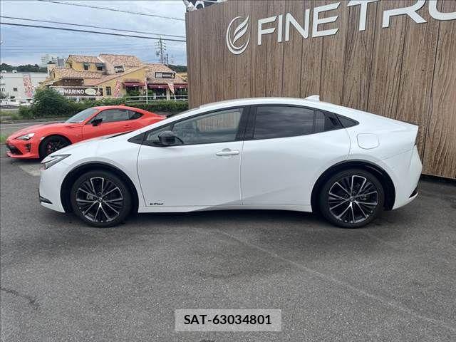 Toyota PRIUS 2023-11 8666762-16