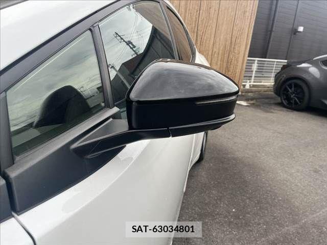 Toyota PRIUS 2023-11 8666762-21
