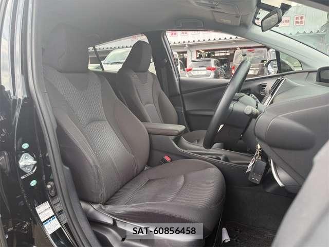 Toyota PRIUS 2017-07 8661111-11