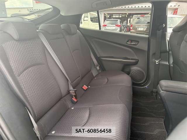 Toyota PRIUS 2017-07 8661111-12