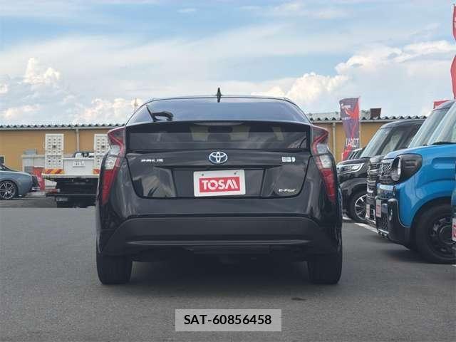 Toyota PRIUS 2017-07 8661111-18