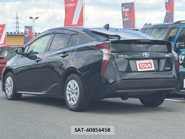 Toyota PRIUS 2017-07 8661111-24