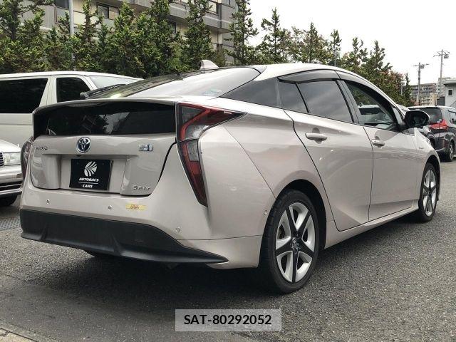 Toyota PRIUS 2016-05 8666763-15