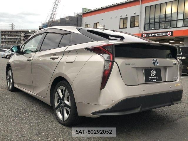 Toyota PRIUS 2016-05 8666763-16