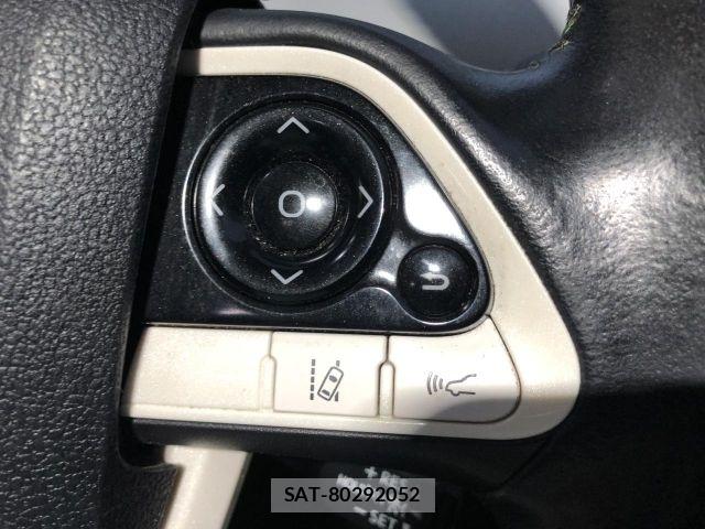 Toyota PRIUS 2016-05 8666763-24