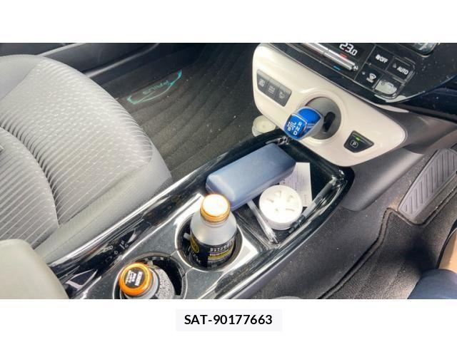 Toyota PRIUS 2017-12 8666767-11