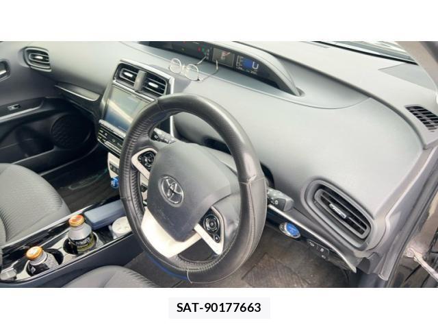 Toyota PRIUS 2017-12 8666767-12