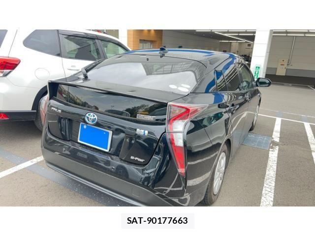 Toyota PRIUS 2017-12 8666767-2